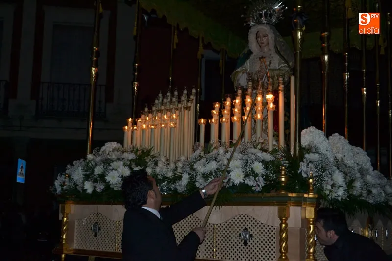 Foto 4 - Incienso, noche y silencio para una solemne procesi&oacute;n del Encuentro