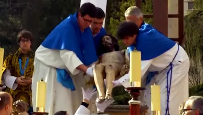 ¿Cuándo se implantó la procesión del Santo Entierro?