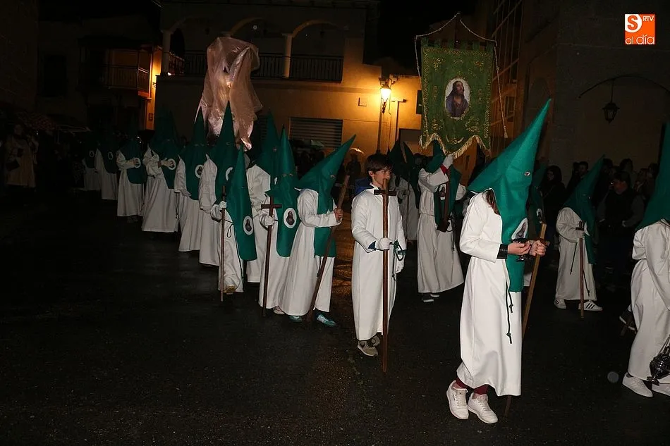 El viento y la lluvia no fueron impedimento para que la imagen de Jesucrito Orando en el Huerto recorriera Tamames