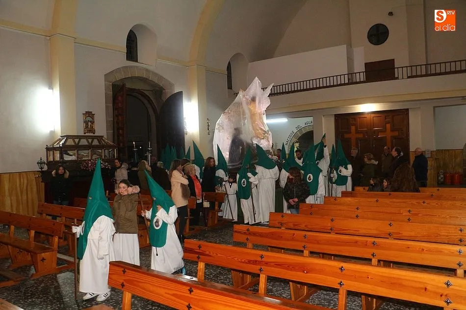 Foto 6 - La procesi&oacute;n de la Oraci&oacute;n en el Huerto recorre las calles pese a la lluvia