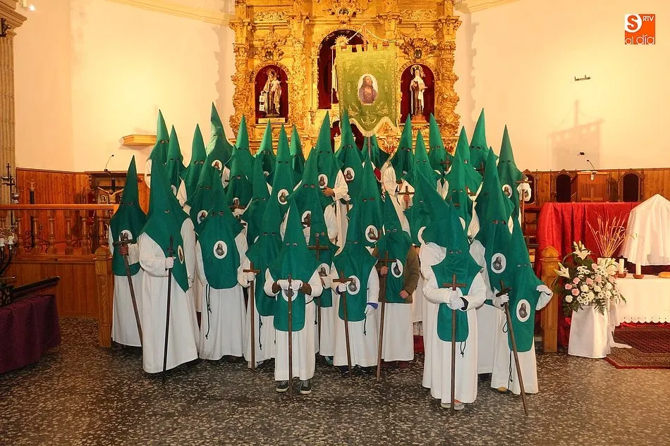 Foto 5 - La procesi&oacute;n de la Oraci&oacute;n en el Huerto recorre las calles pese a la lluvia