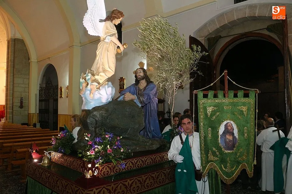 Foto 4 - La procesi&oacute;n de la Oraci&oacute;n en el Huerto recorre las calles pese a la lluvia