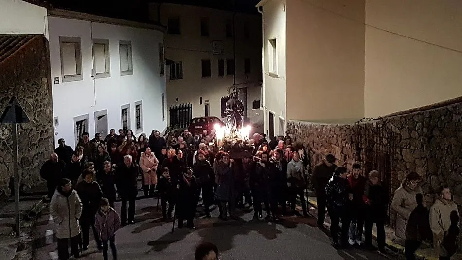Los fieles procesionaron por las calles el pasado Miércoles Santo. Fotos: Ayto. Ledrada