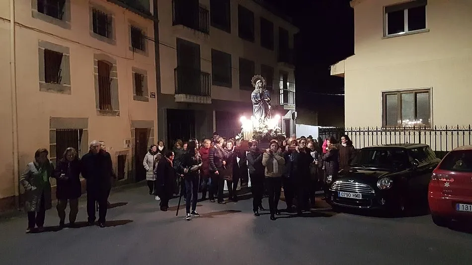 Foto 10 - La Procesi&oacute;n del Silencio se abre paso por las calles de Ledrada