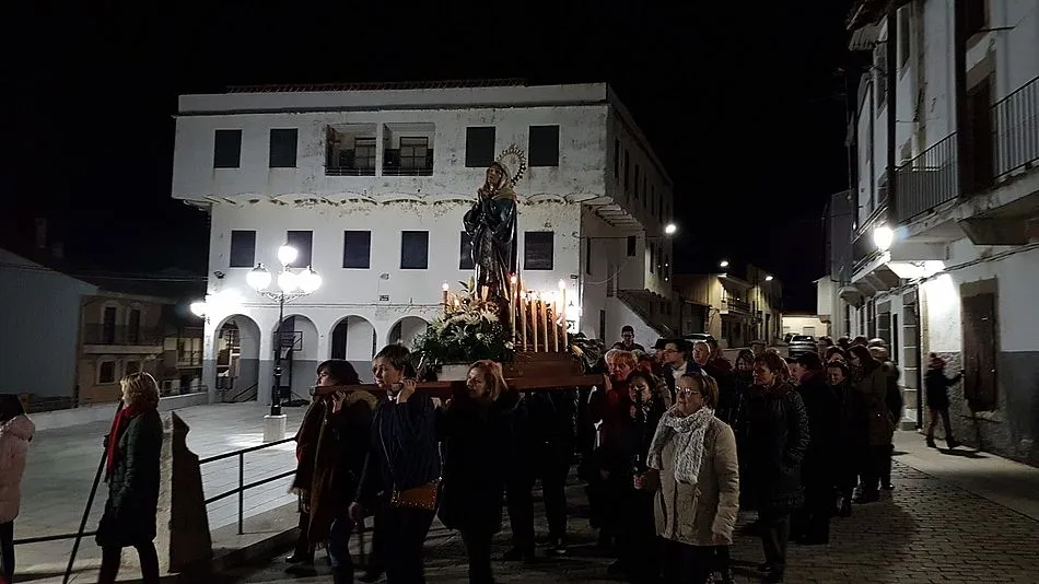 Foto 3 - La Procesi&oacute;n del Silencio se abre paso por las calles de Ledrada