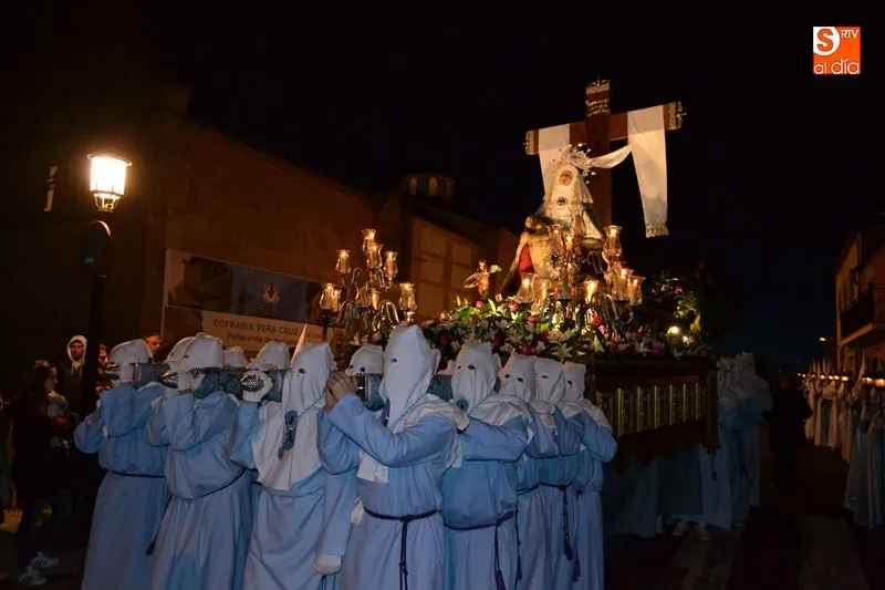 Foto 10 - Solemne luto en el amanecer del Viernes Santo y su V&iacute;a Crucis