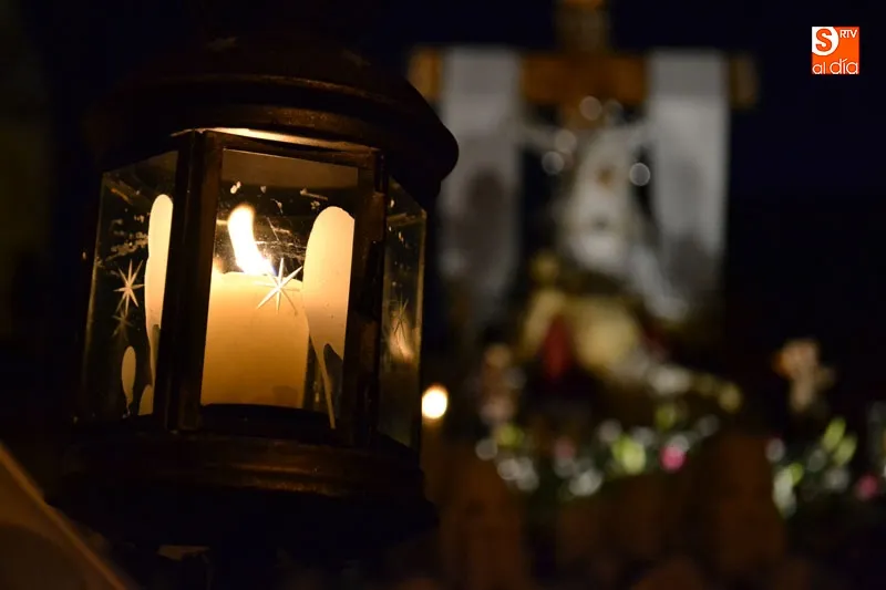 Foto 9 - Solemne luto en el amanecer del Viernes Santo y su V&iacute;a Crucis