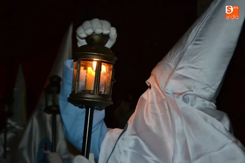 Foto 8 - Solemne luto en el amanecer del Viernes Santo y su V&iacute;a Crucis