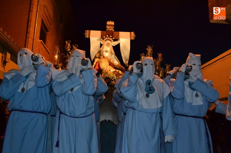 Foto 7 - Solemne luto en el amanecer del Viernes Santo y su V&iacute;a Crucis