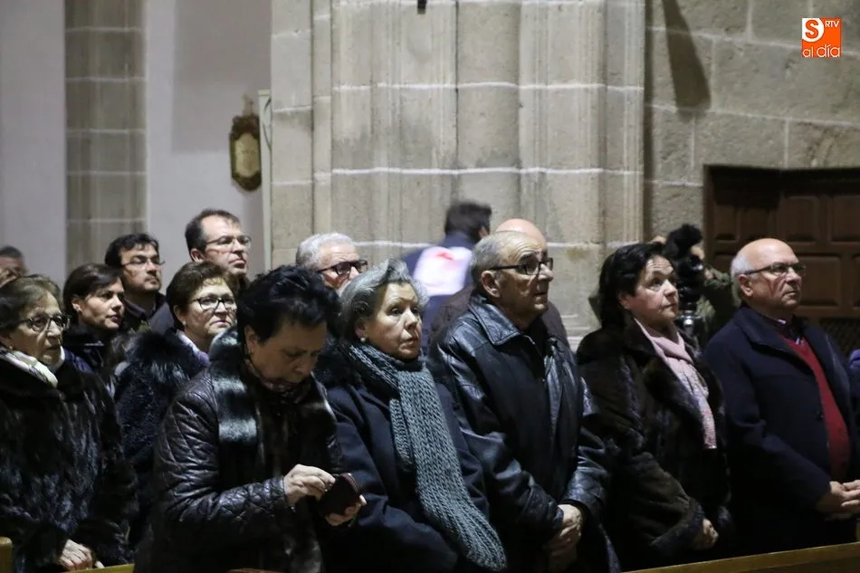 Foto 10 - El Descendimiento de Cristo alivia la ausencia del Santo Entierro en Lumbrales  