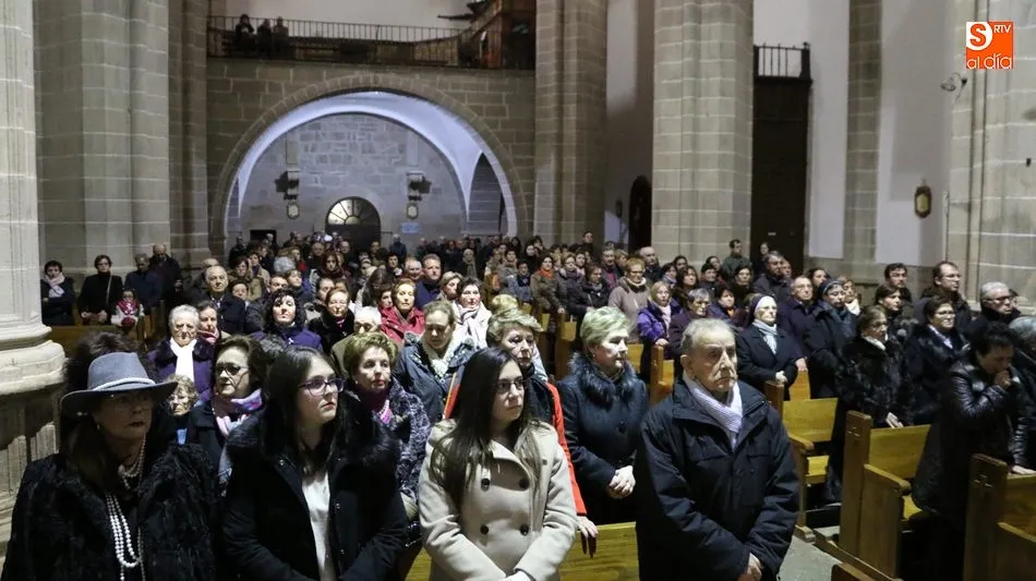 Foto 8 - El Descendimiento de Cristo alivia la ausencia del Santo Entierro en Lumbrales  