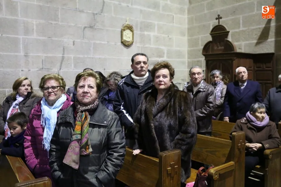 Foto 7 - El Descendimiento de Cristo alivia la ausencia del Santo Entierro en Lumbrales  