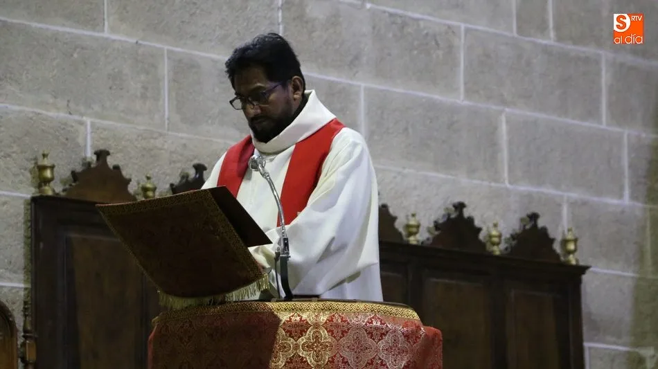 Foto 6 - El Descendimiento de Cristo alivia la ausencia del Santo Entierro en Lumbrales  