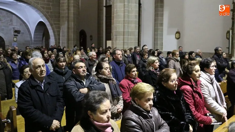 Foto 5 - El Descendimiento de Cristo alivia la ausencia del Santo Entierro en Lumbrales  