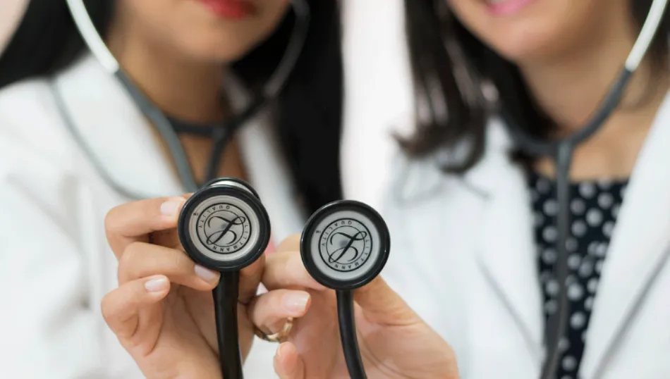 Con este programa la Junta trata de evitar que los mejores profesionales se vayan de la región, tras concluir su formación como residentes