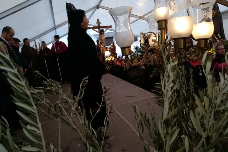 Foto 4 - Suspendida por la lluvia la procesi&oacute;n del Santo Entierro  