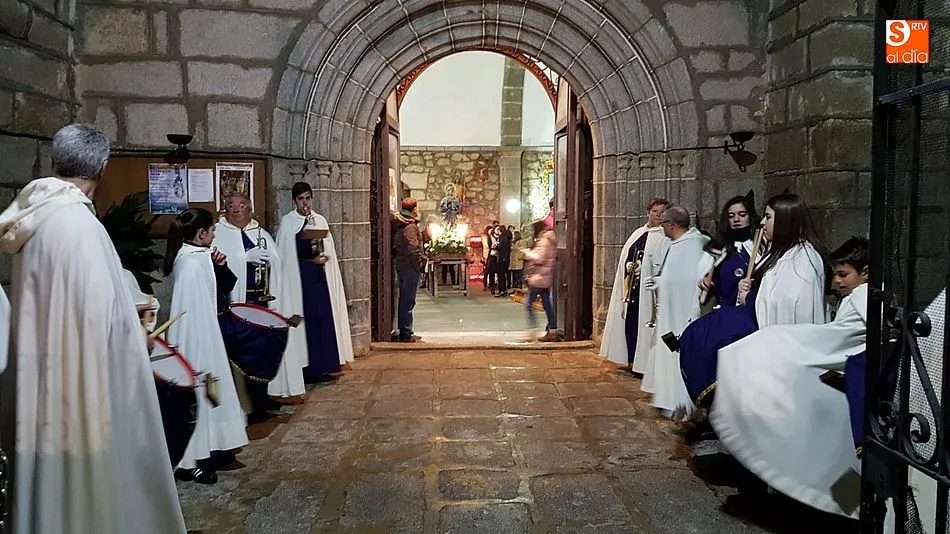 Foto 9 - El tiempo perdona al viacrucis ledradense