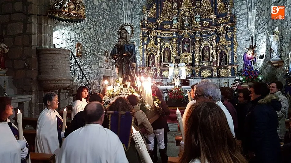 Foto 4 - El tiempo perdona al viacrucis ledradense