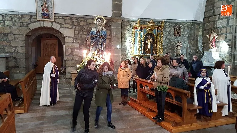 Foto 2 - El tiempo perdona al viacrucis ledradense