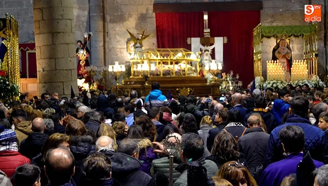 La cancelación de la procesión del Santo Entierro se convertía en una reunión cofrade en la iglesia parroquial