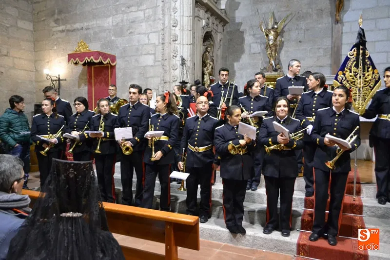 Foto 8 - La lluvia deja en la parroquia al Santo Entierro, convirti&eacute;ndolo en una multitudinaria reuni&oacute;n de ...