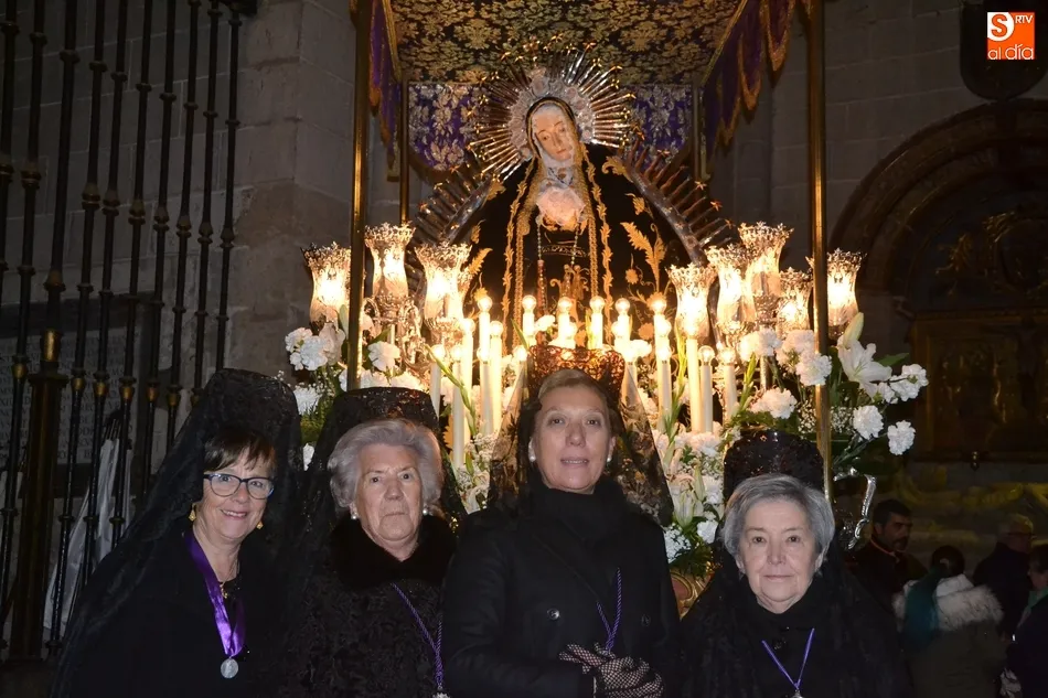Foto 8 - El cielo se despeja para que La Soledad reine en la noche del Viernes Santo  