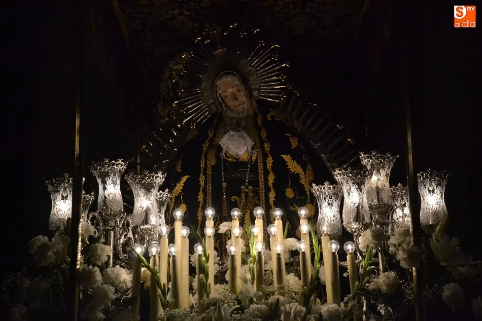 Foto 5 - El cielo se despeja para que La Soledad reine en la noche del Viernes Santo  