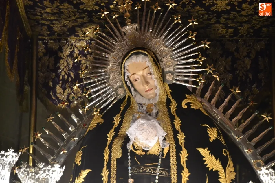 Foto 4 - El cielo se despeja para que La Soledad reine en la noche del Viernes Santo  