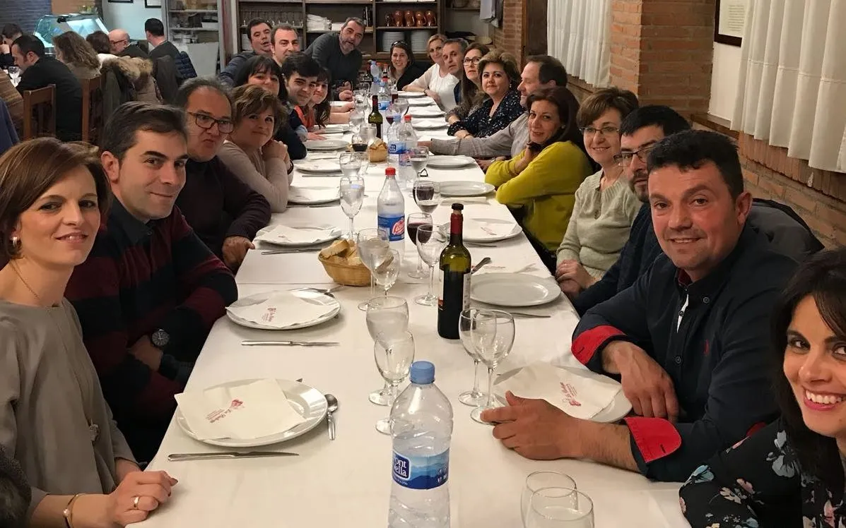 Foto 2 - Los integrantes de la Borribanda se van de cena una vez concluido su trabajo  