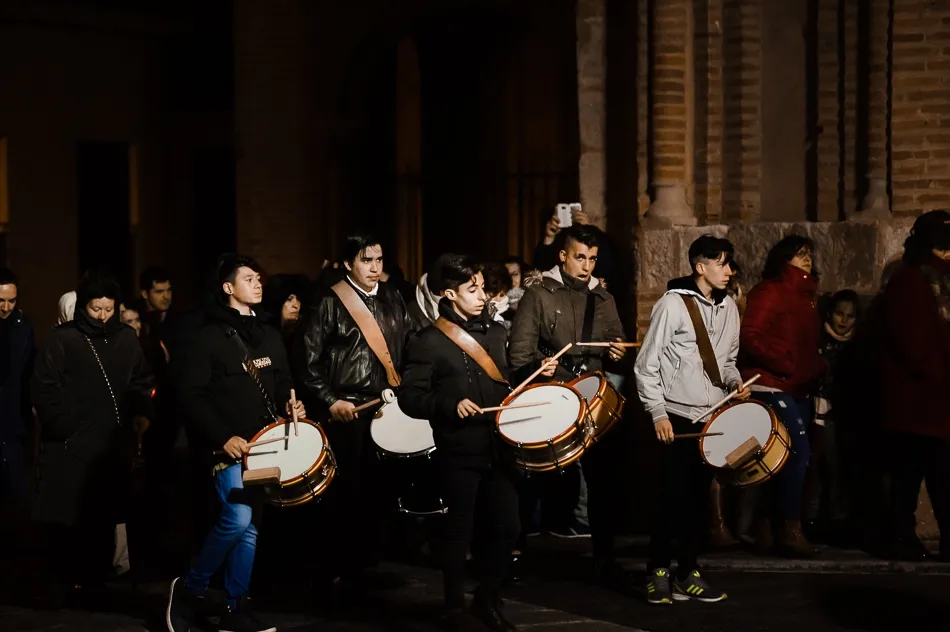 Foto 5 - La amenaza de lluvia y el intenso fr&iacute;o obligan a recortar la procesi&oacute;n del Silencio