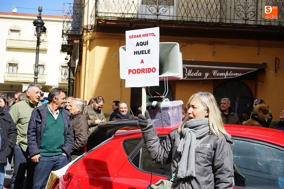Foto 8 - Los vecinos de Bercimuelle se manifiestan en Guijuelo contra la granja de porcino