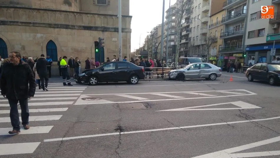 Una mujer herida en una colisión entre dos vehículos en la Avenida de Portugal  
