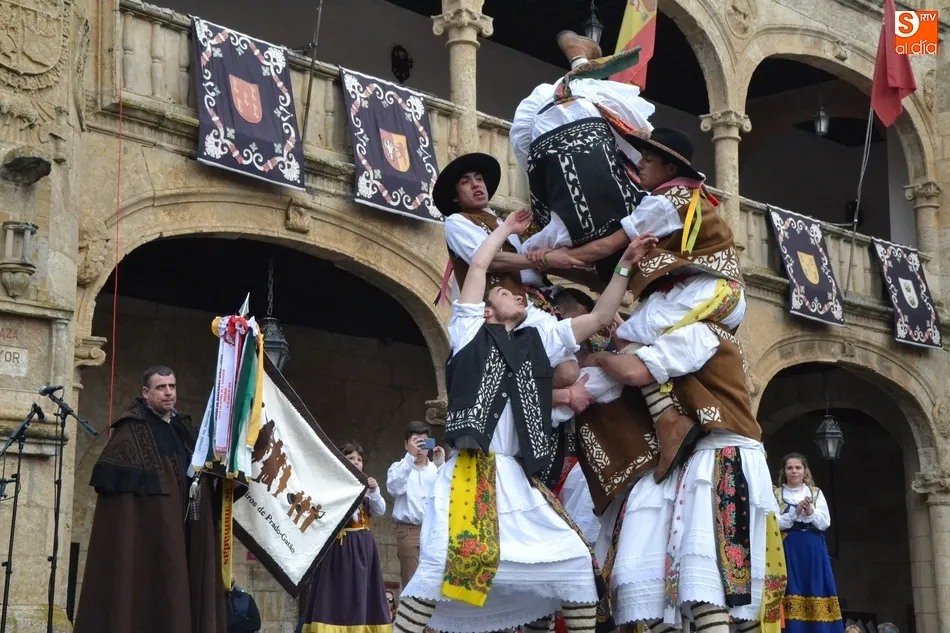 La Charrada brinda un completo tour provincial rematado con aire andaluz y acrobacias portuguesas  