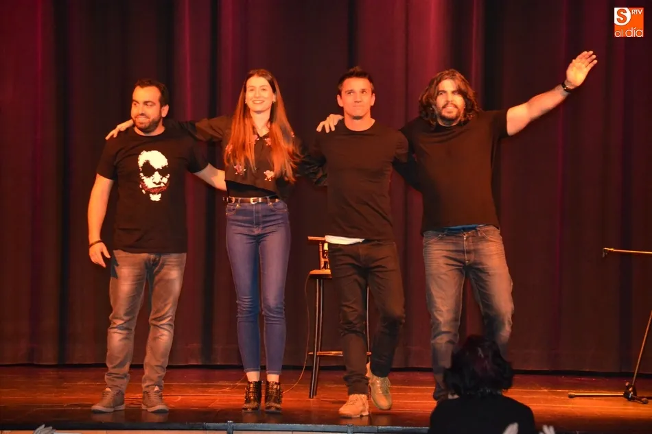 Lleno un año más en el Teatro para dos horas de carcajadas non-stop en pleno Sábado Santo  