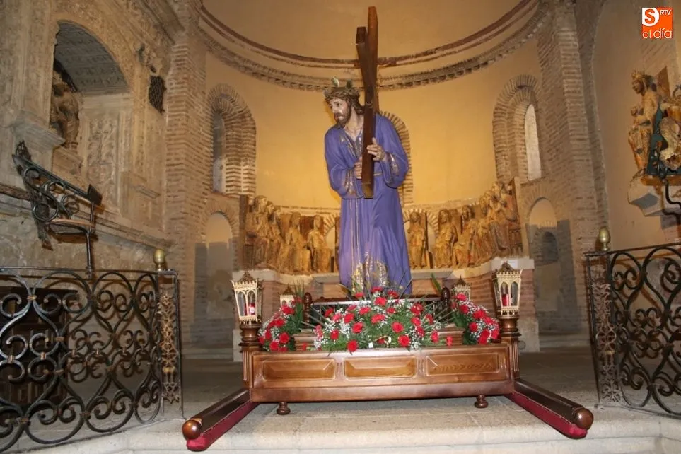 Foto 10 - La nueva cofrad&iacute;a del Jes&uacute;s Nazareno del convento de Santa Isabel pide su sitio en la Semana...