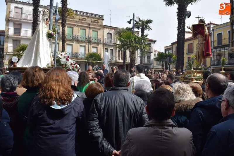 Foto 2 - El encuentro del Resucitado con Mar&iacute;a cierra la Semana Santa albense