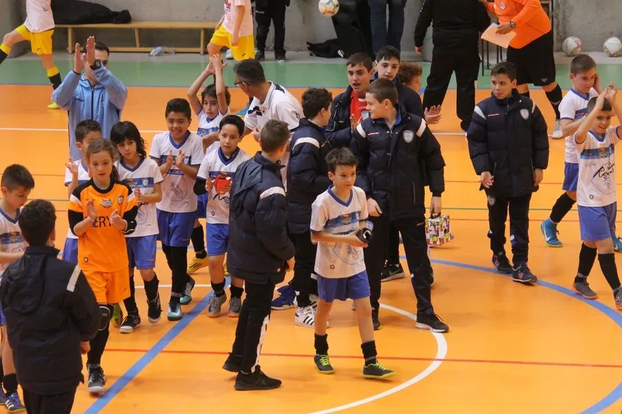 Foto 8 - Lo jugadores de f&uacute;tbol sala regresan a casa tras una jornada competitiva de tres d&iacute;as  