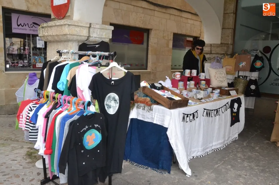 Foto 7 - Los artesanos concluyen su estancia callejera por Semana Santa  