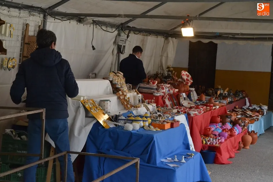 Foto 2 - Los artesanos concluyen su estancia callejera por Semana Santa  
