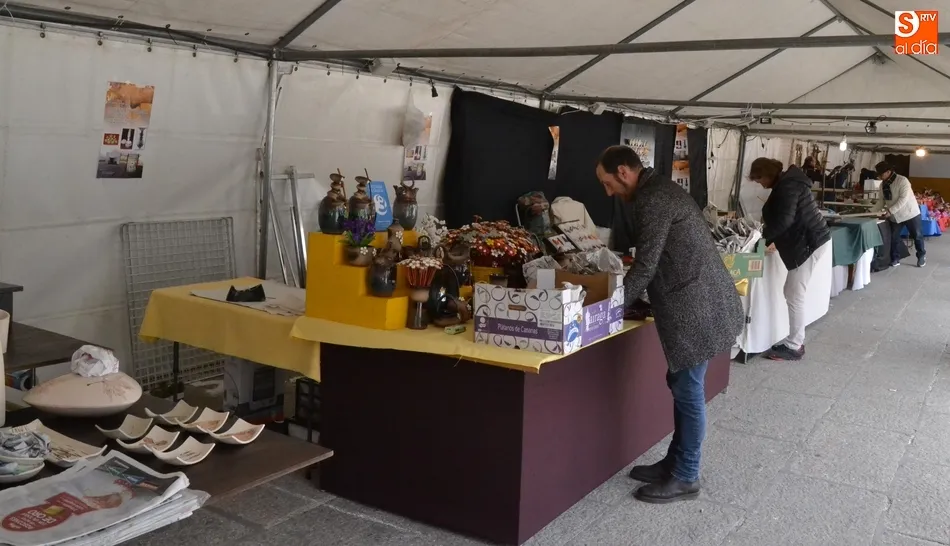 Foto 3 - Los artesanos concluyen su estancia callejera por Semana Santa  