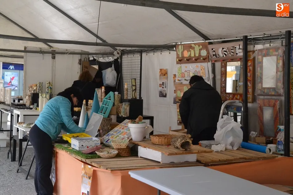 Foto 4 - Los artesanos concluyen su estancia callejera por Semana Santa  