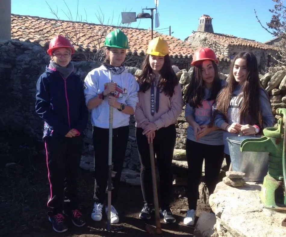 Foto 10 - Alumnos del IES Venancio Blanco visitan Gejo de los Reyes  