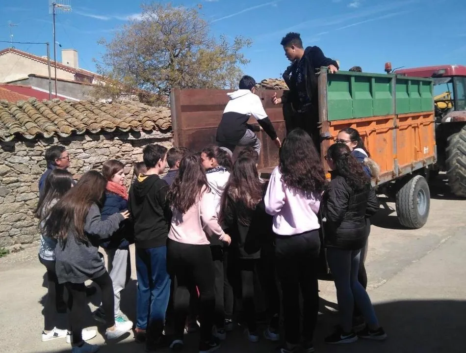 Foto 9 - Alumnos del IES Venancio Blanco visitan Gejo de los Reyes  