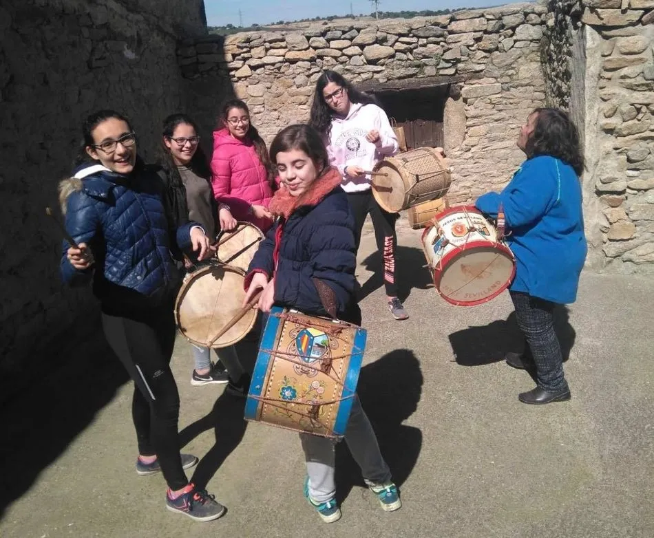 Foto 7 - Alumnos del IES Venancio Blanco visitan Gejo de los Reyes  