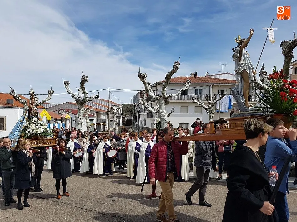 Foto 11 - La procesi&oacute;n del Encuentro marca el final de la Semana Santa en Ledrada
