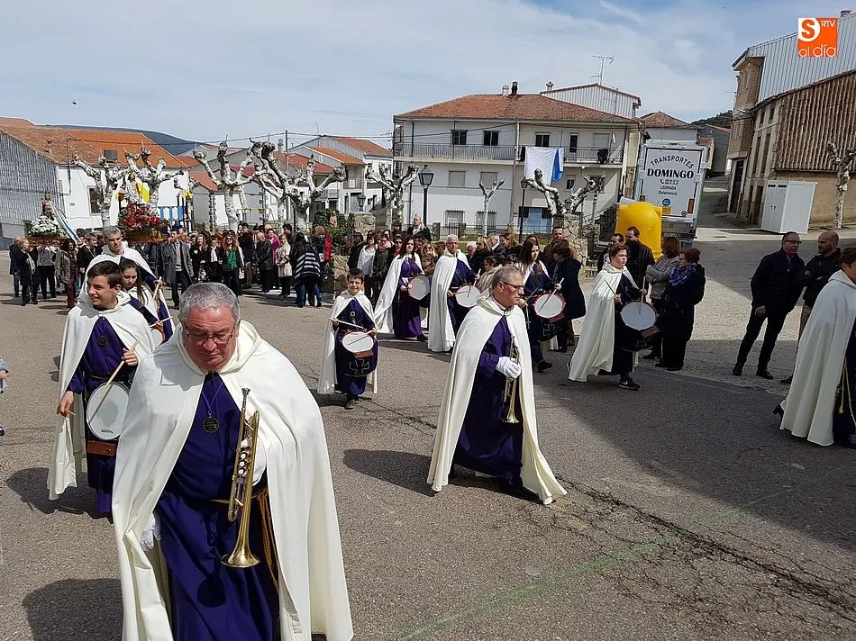 Foto 8 - La procesi&oacute;n del Encuentro marca el final de la Semana Santa en Ledrada