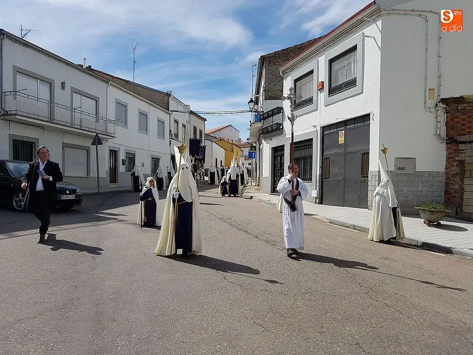 Foto 5 - La procesi&oacute;n del Encuentro marca el final de la Semana Santa en Ledrada