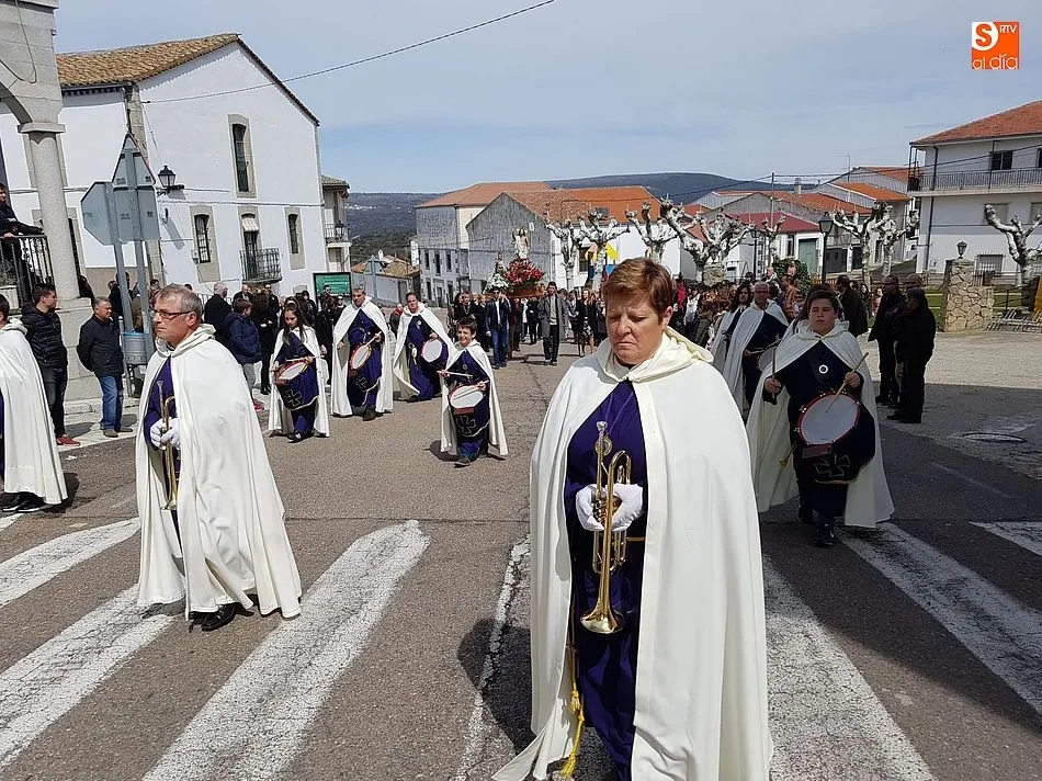 Foto 4 - La procesi&oacute;n del Encuentro marca el final de la Semana Santa en Ledrada