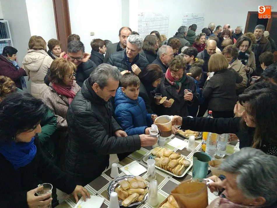 La parroquia clausura la Semana Santa con la tradicional chocolatada