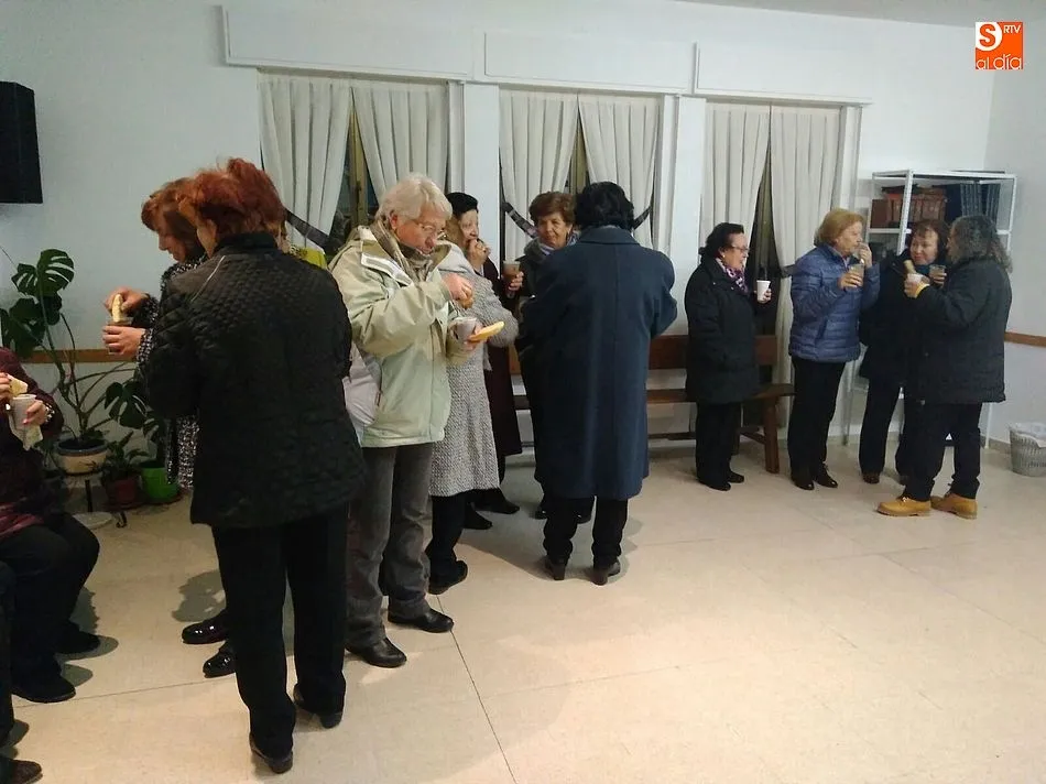 Foto 4 - La parroquia clausura la Semana Santa con la tradicional chocolatada
